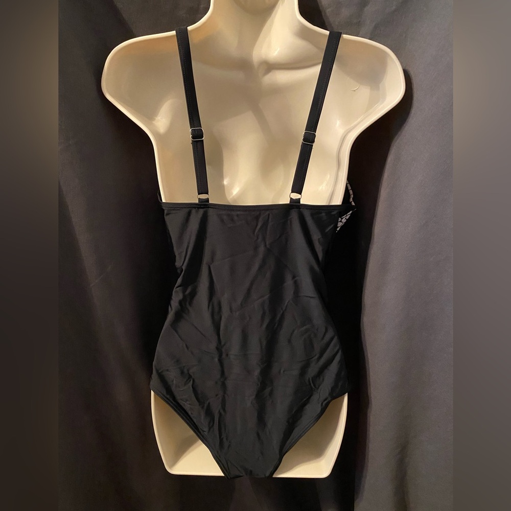 🩱NWT one piece swim suit black and white tummy control - Picture 2 of 5